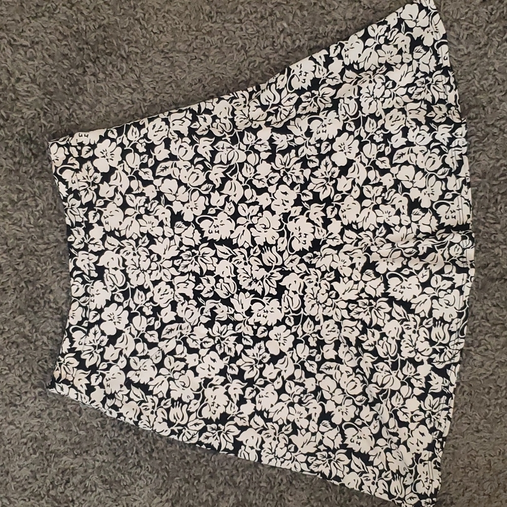 White House Black Market stretchy skirt